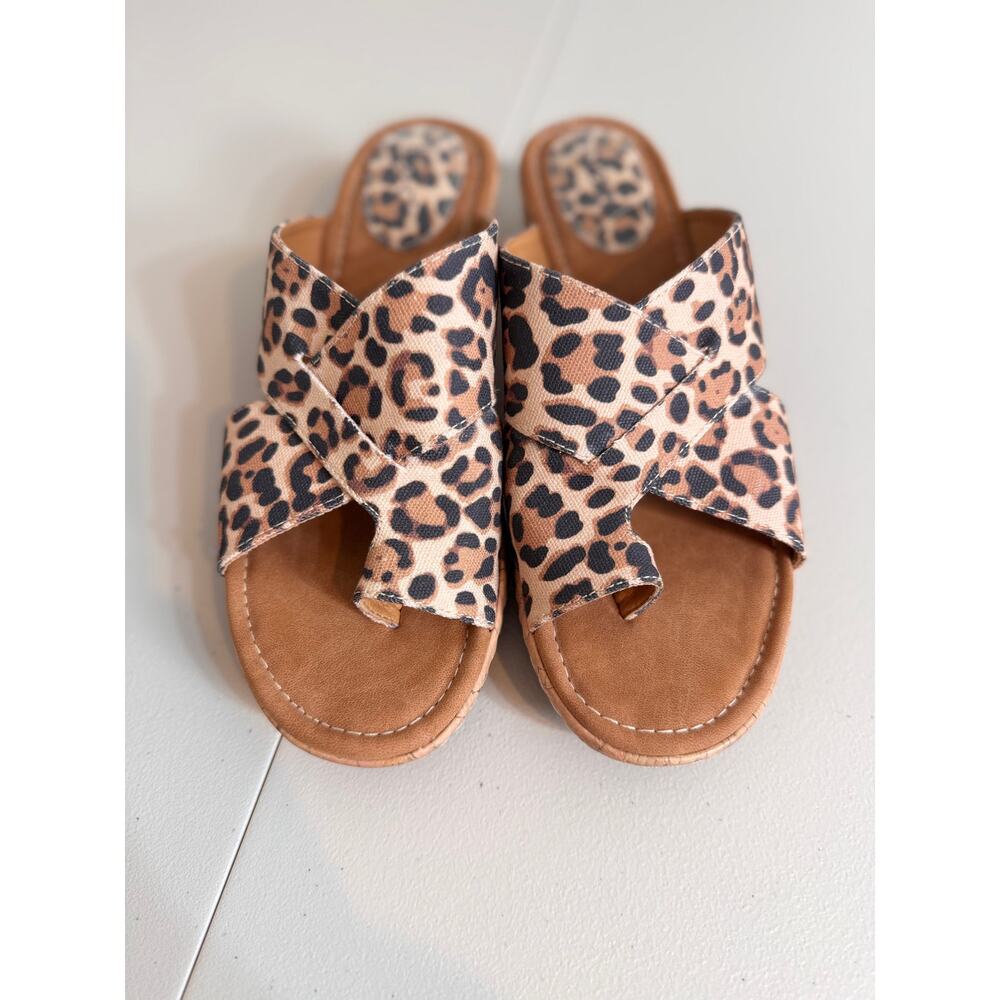 b.o.c. Summer Comfort sandals animal print fabric cork 1.75" wedge heel Sz 10 - Picture 2 of 7
